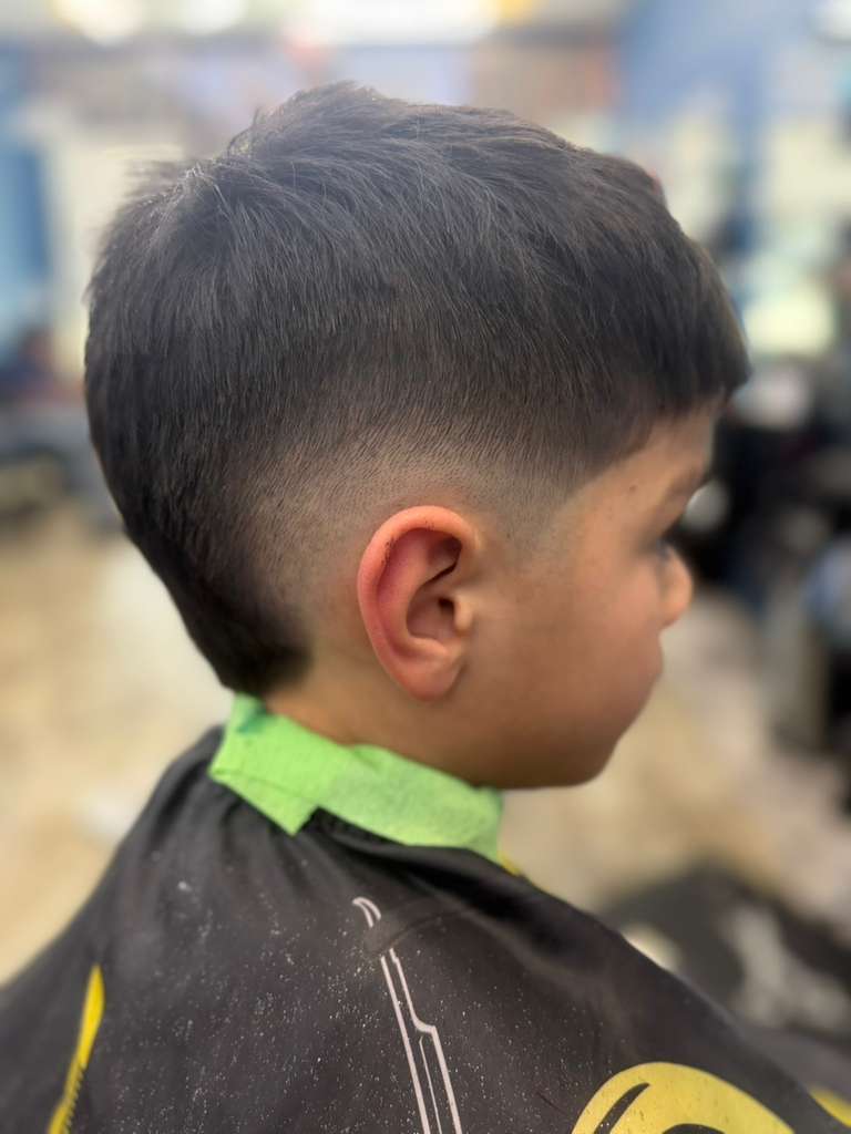 Kids taper haircut by Alex Urbaez Barber